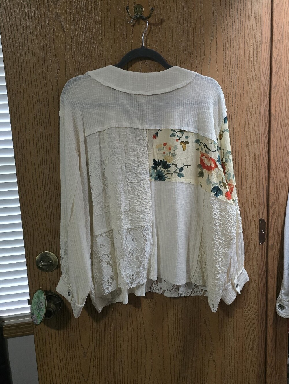 POL Cream Floral Patchwork V-Neck Top - Picture 4 of 4